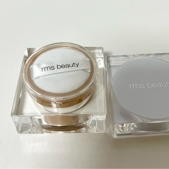 RMS Beauty Living Glow Face & Body Powder (0.14oz/4g) Travel Size - Picture 4 of 9